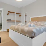 Sanso House - 2 Bedrooms, 2 Bathrooms, Ac - For Family Lägenhet